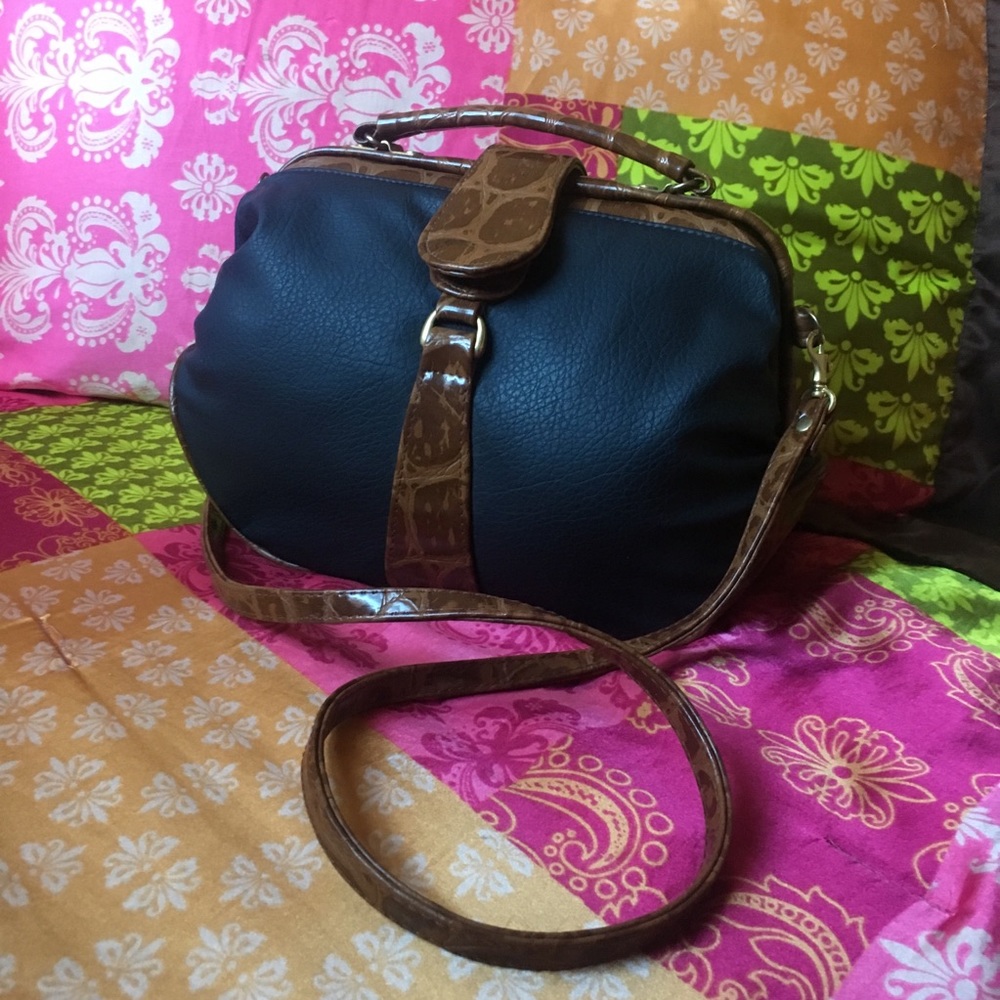 Vittoria Crossbody